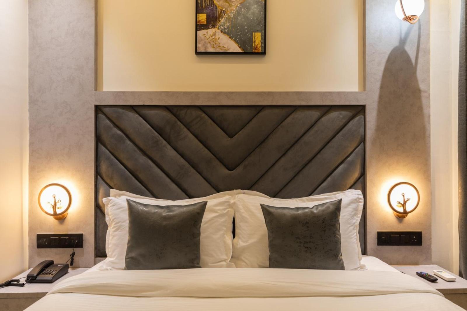 Hotel Windsor Castle Мумбай Екстериор снимка