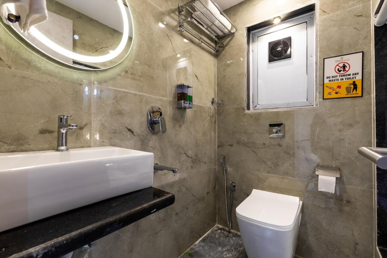 Hotel Windsor Castle Мумбай Екстериор снимка