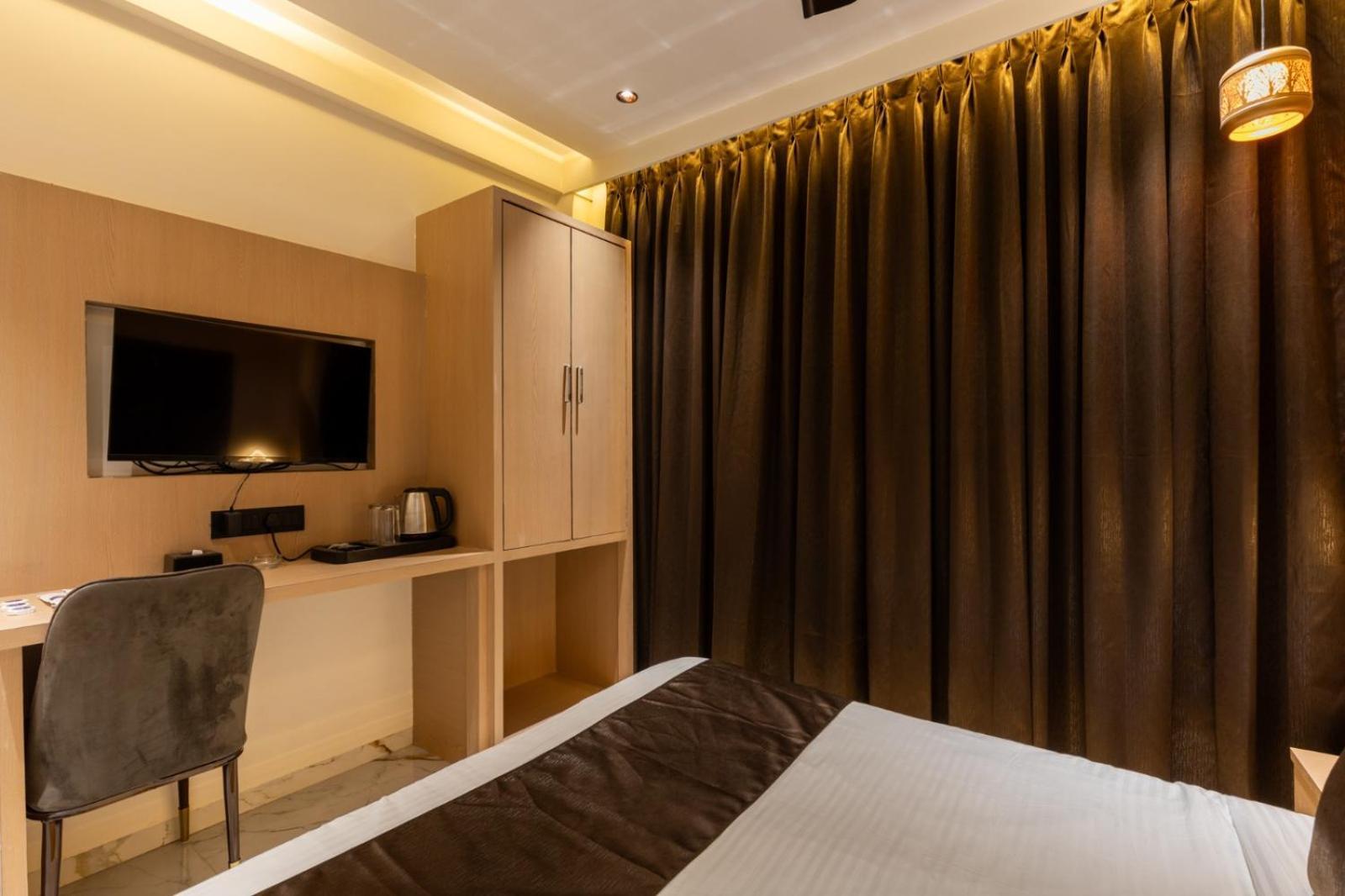 Hotel Windsor Castle Мумбай Екстериор снимка